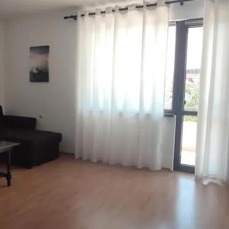 Yanevi Apartment