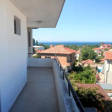 Yanevi Apartment