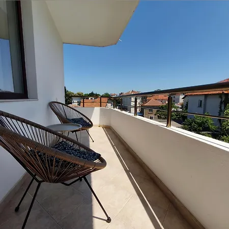 Yanevi Apartamento *
