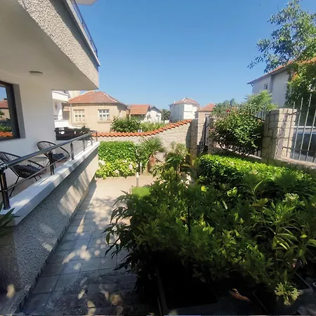 Apartament Yanevi *