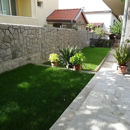 Apartament Yanevi